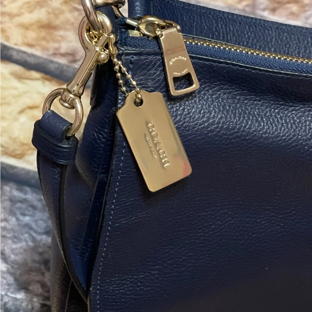 Coach Turnlock Hobo Crossbody Bag Pebbled Leather Navy Luxury Office Authentic